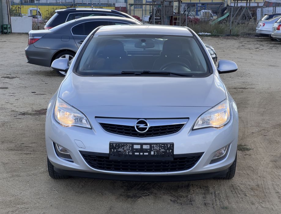Opel  Astra J 1.4i 2010