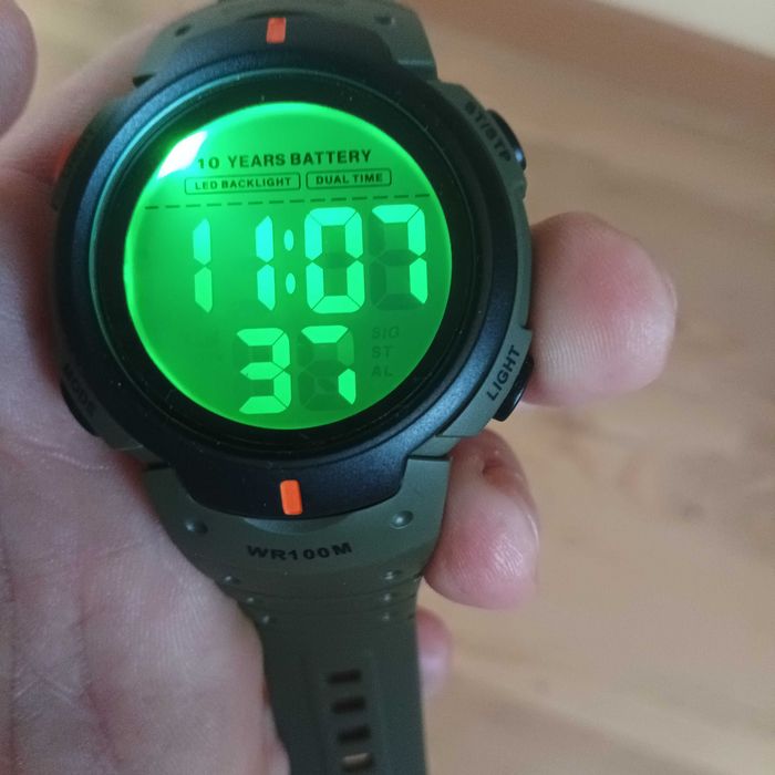 SKMEI 1560 Спортен дигитален ръчен часовник Водоустойчив 100м.