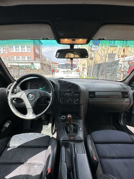 BMW 320i E36.