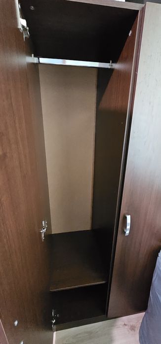 Двукрилен гардероб