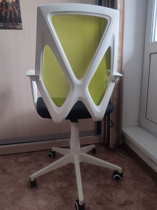 Продам кресло офисное