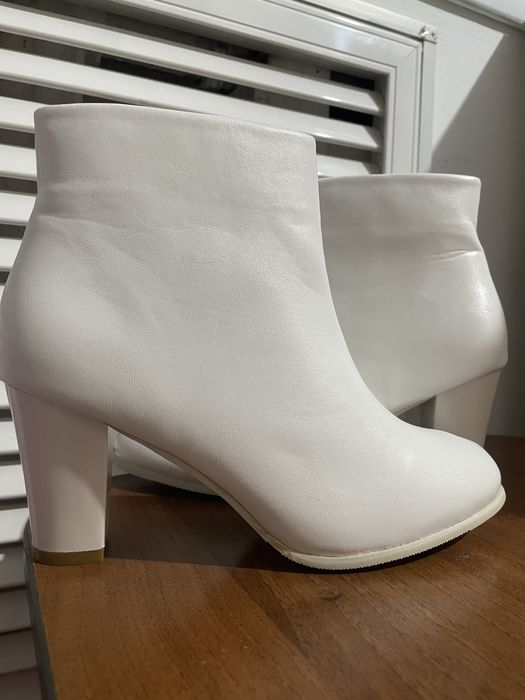 Продаются новые полуботиночки женские