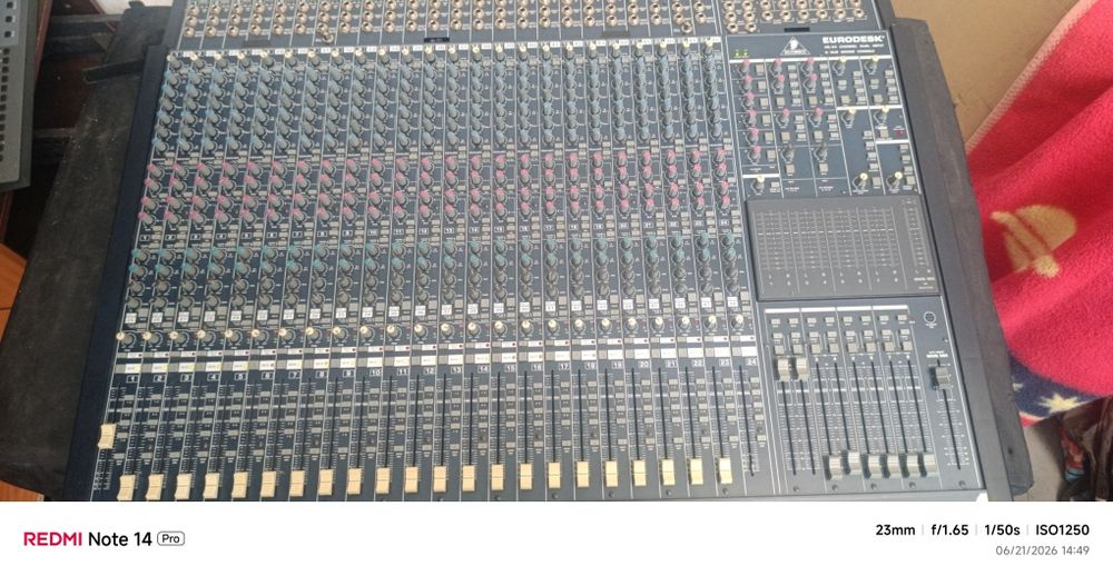 Behringer Eurodesk 48/24 – Mixer Audio Profesional – Funcționează Perfect