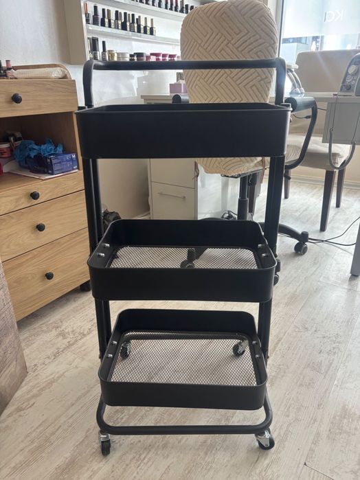 Стол за грим, лампа за грим и количка за грим