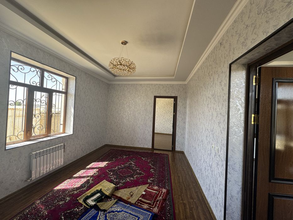 Yangi uchaska sotiladi pishkan gishdan qurilgan