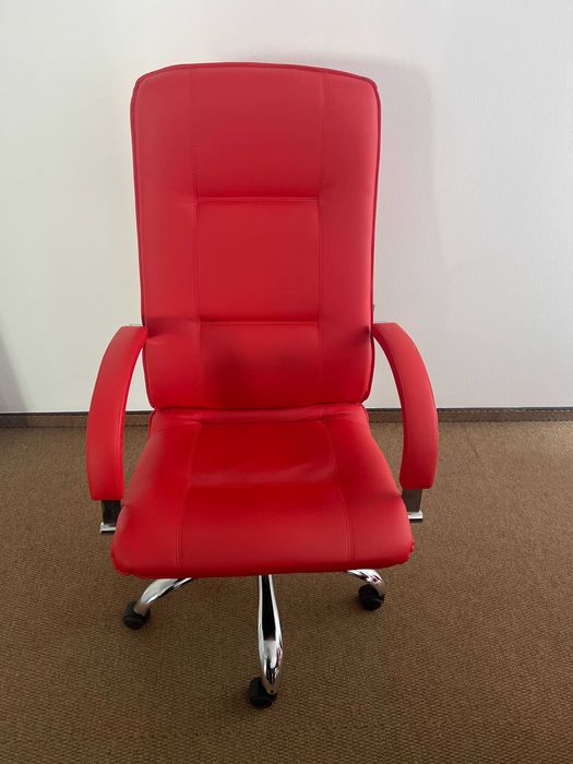 стилни офис столове в червен цвят