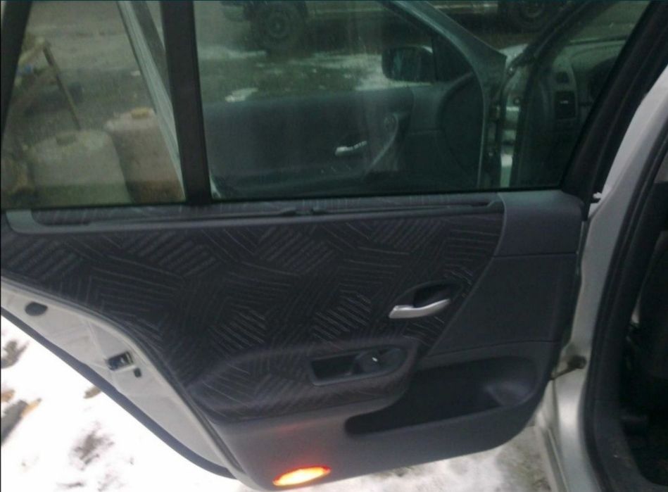 Grila centrala fata radiator renault laguna 2 1.9 dci 120 CP F9Q