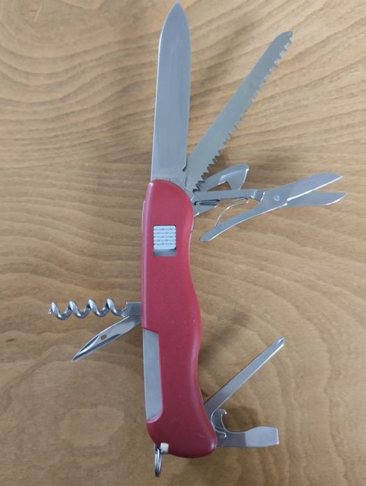 Лот швейцарски ножчета