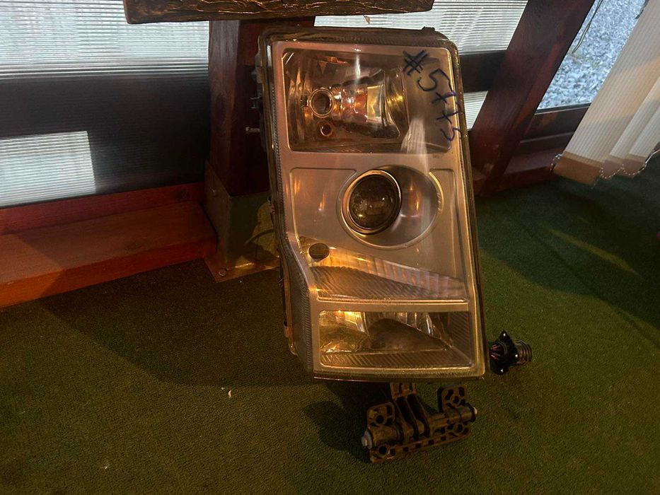 фар десен камион Volvo FH FM 2002-2007г. #577S.