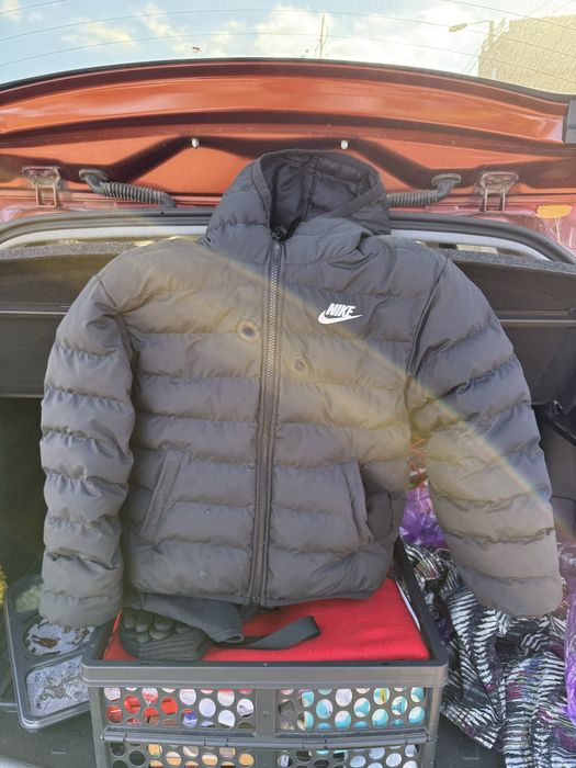 Geaca Nike cu gluga si vatelina Negru, 128-137 CM pret 240