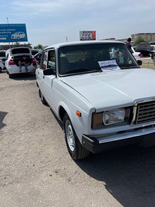 Vaz 2107 sotiladi