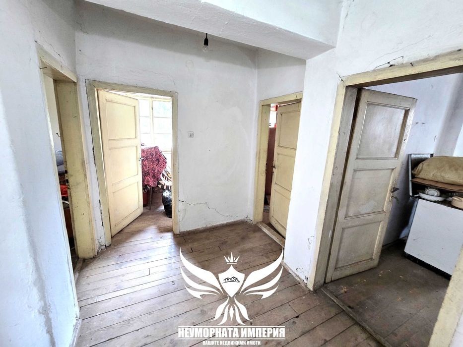 Двуетажна вила/къща 208РЗП с 900кв.м. двор село Баните обл.Смолян