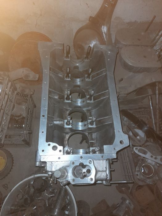 Продам матор каробку  м412