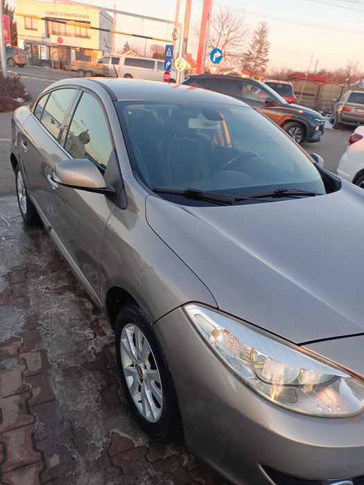 Mașină îngrijită Renault fluence