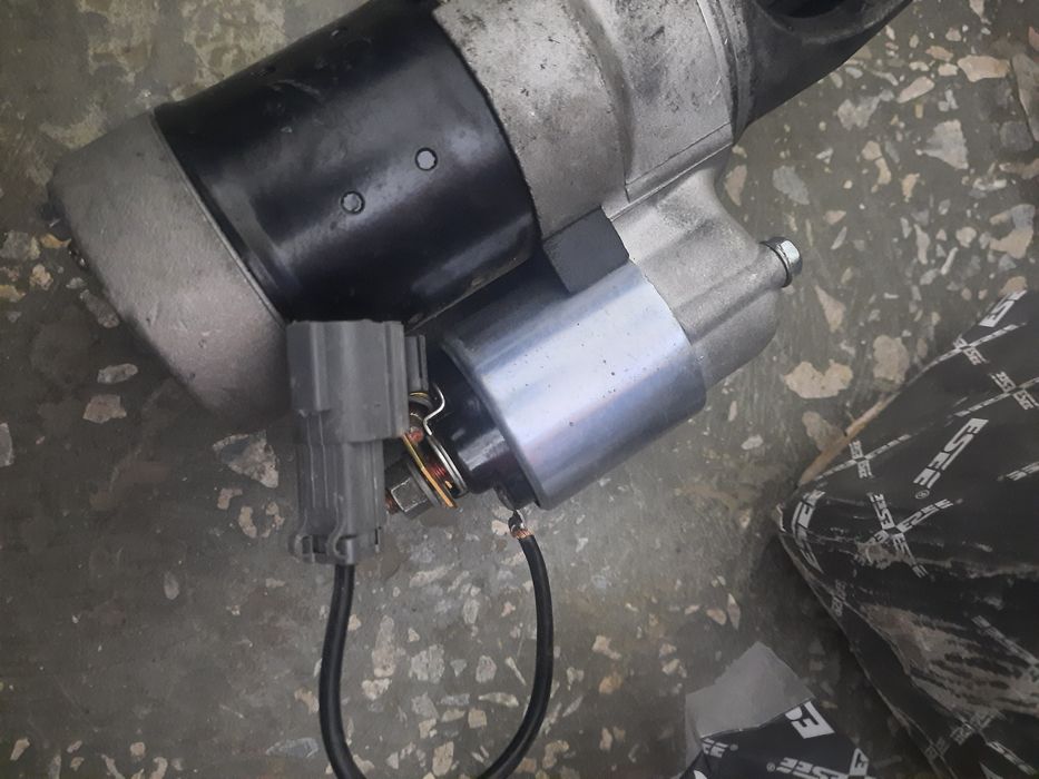 Продам  запчасть nissan maxima a32 2.0 об