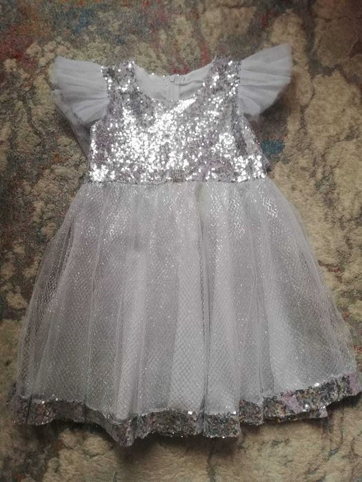 Продам детское платье,на девочек.