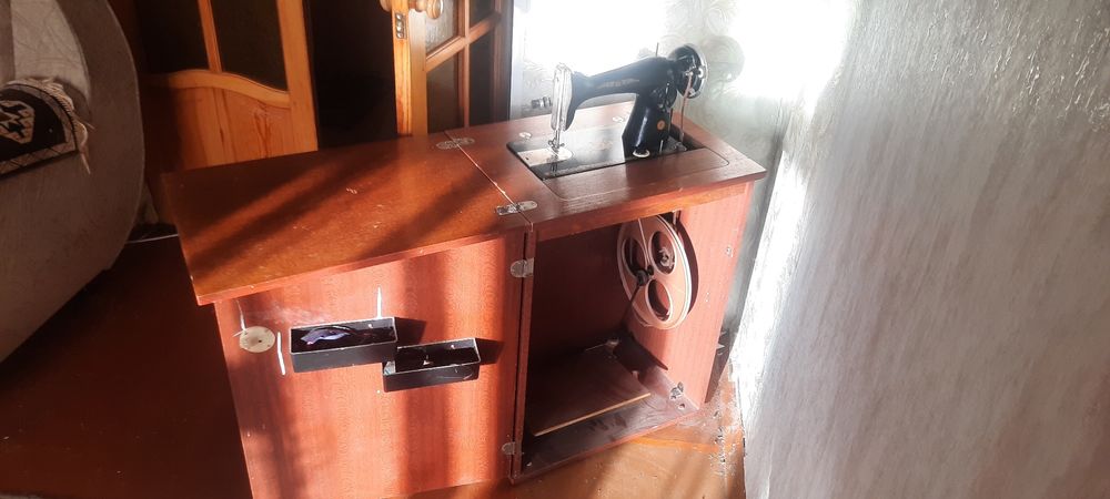 Продам швейную машинку СССР