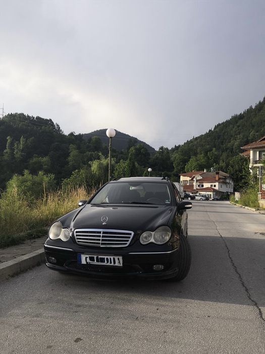 Продавам Мерцедес ц320