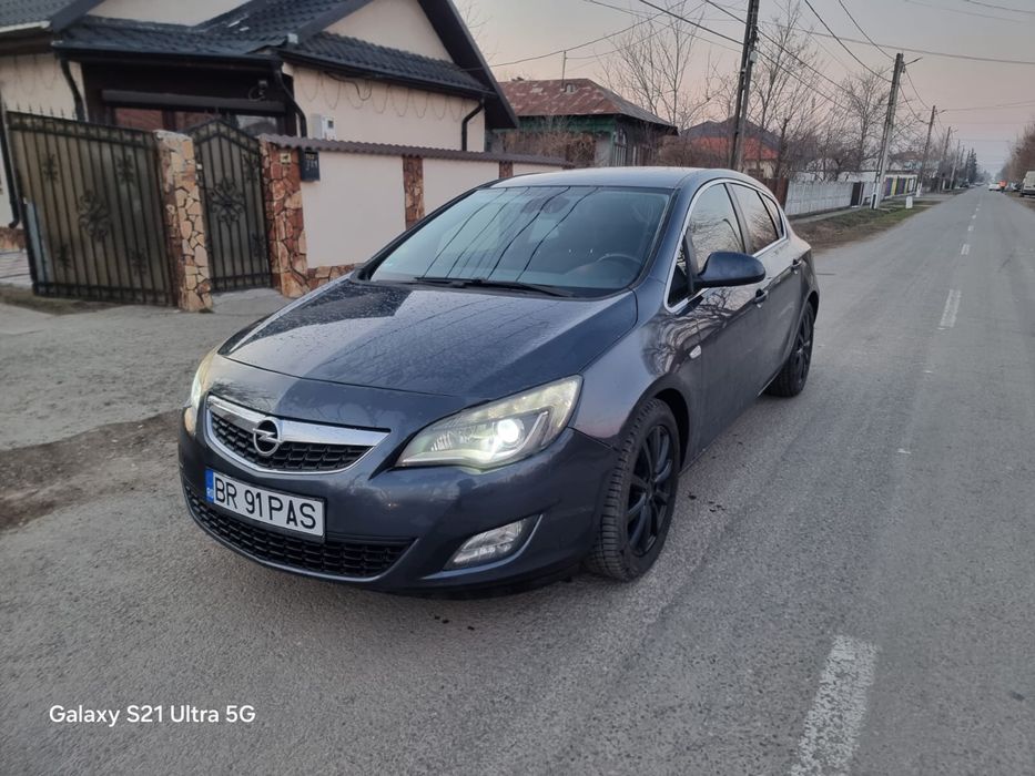 Vand Opel Astra J versiunea COSMO 1.7cdti, 125CP, fabricatie 2010