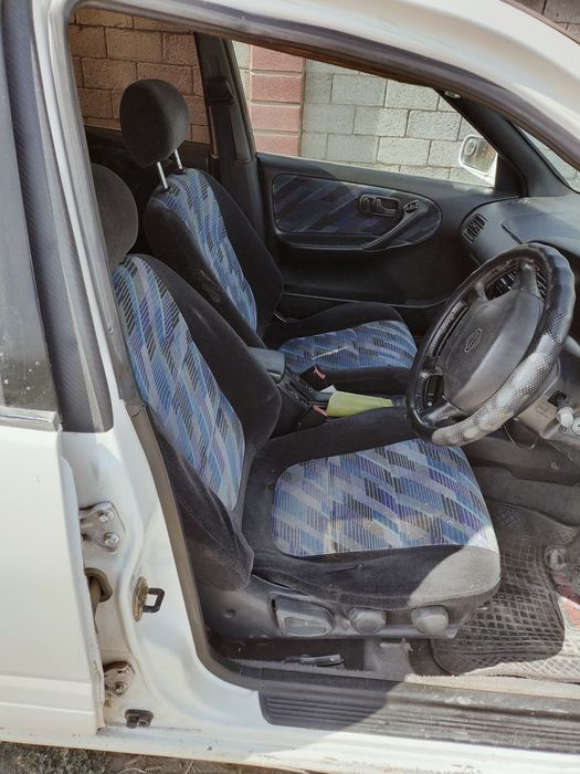 Ниссан Авенир универсал