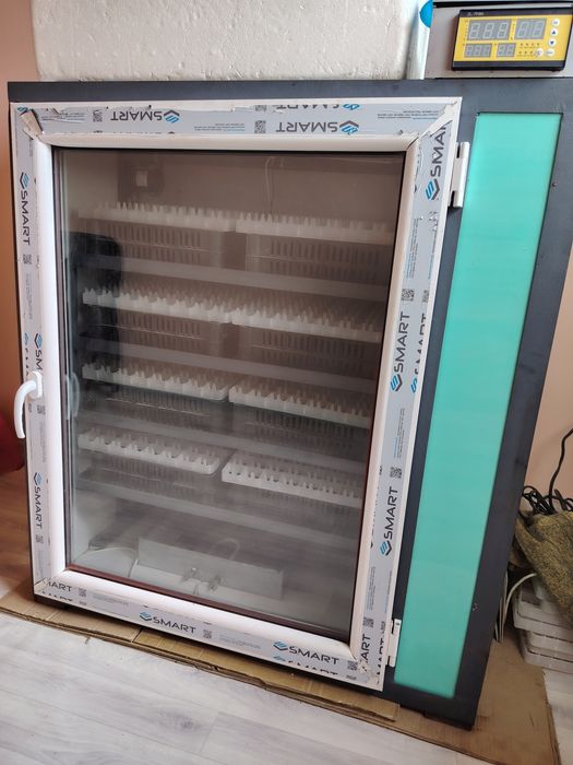Инкубатор на 800 куриных яйц