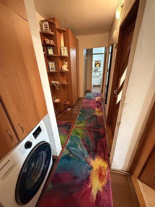 VÂND Apartament 4 Camere Decomandat Bilateral, 82,9 mp, 2 Băi, Et.2/4, Centrală, Boxă - Craiovita Nouă