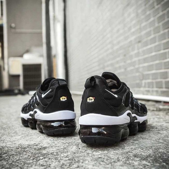 НОВИ! / Nike / Air Vapormax / Plus Black & White