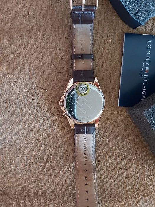 Часовник TOMMY HILFIGER 100% Оригинален