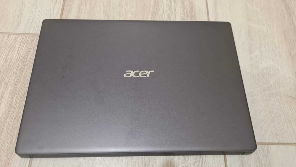 Лаптоп 15.6" Acer с Windows 11, батерия 3 часа