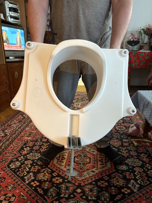 Inaltator de toaleta din plastic