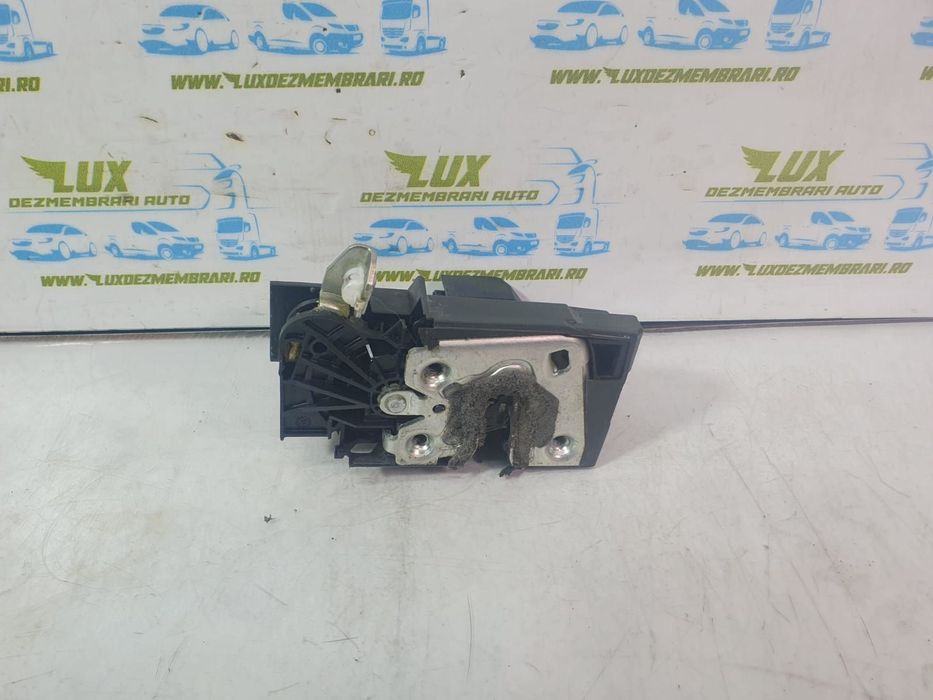 Broasca usa stanga spate 825033052r Dacia Logan 3