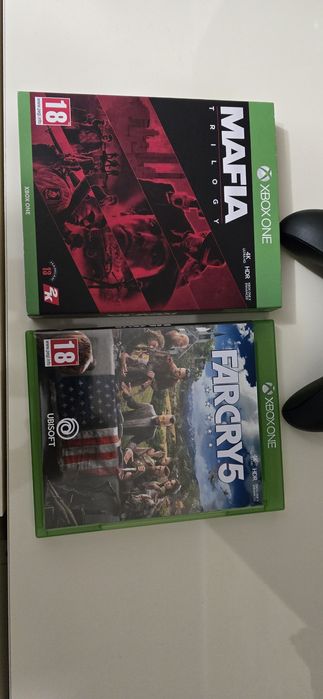 Xbox Series X , 2 controllere + 2 jocuri + cont cu abonament essential