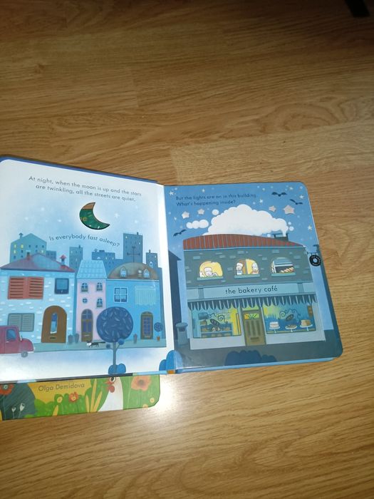 Carti usborne noi clapete