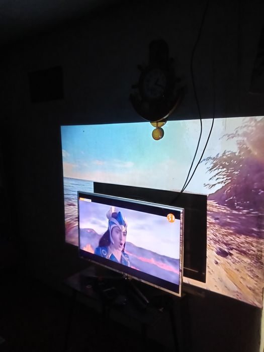 Проектор. Лед проектор для домашнего кинотеатра..