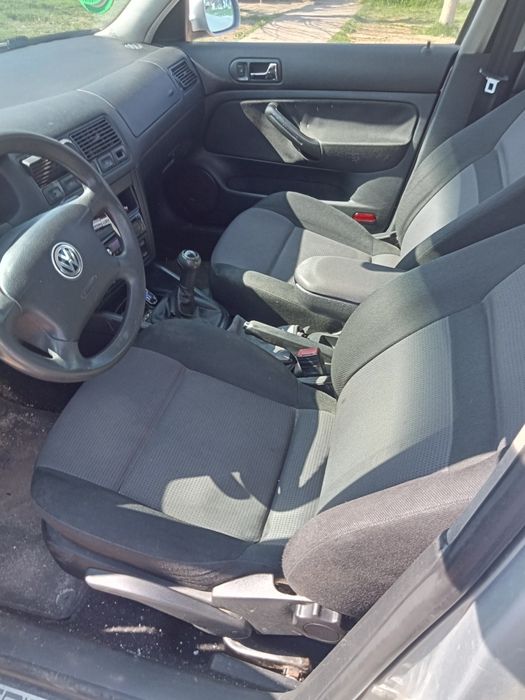 Vând Golf 4 1.6 16v benzina și gaz