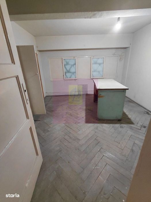 Basarabia spatiu comercial stradal