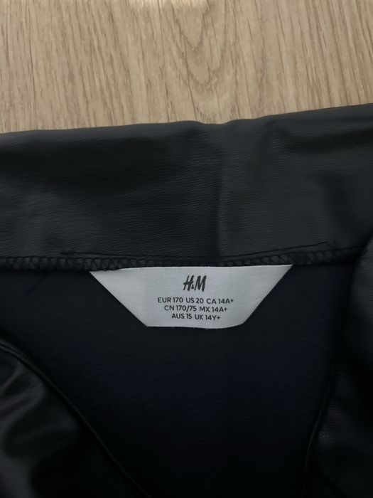 Fusta piele H&M si camasa neagra Primark