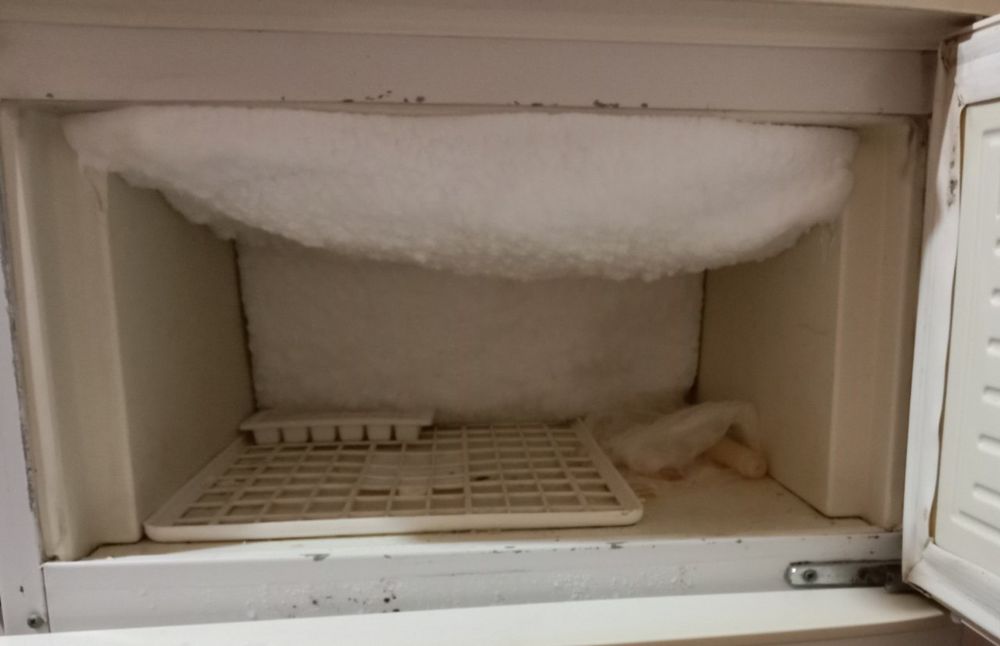 SROCHNA xoladilnik sotiladi