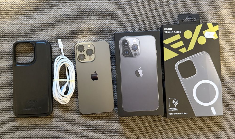 Iphone 13 Pro - Cu accesorii