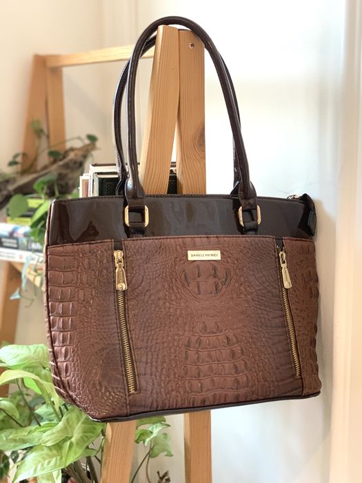 Вместительная сумка цвета горького шоколада