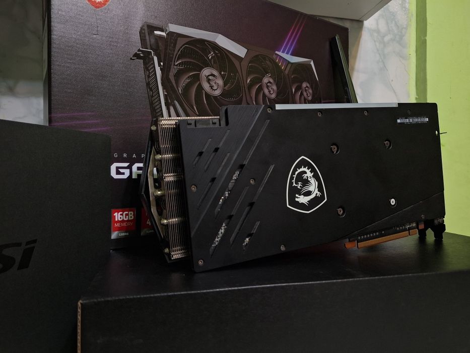 MSI TRIO X , AMD Radeon 6800XT
