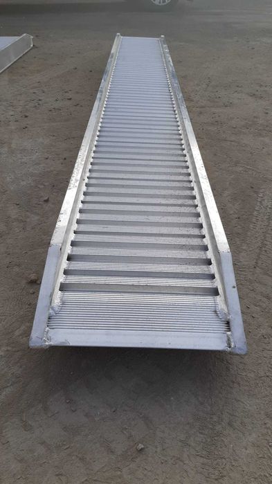 Rampe cu bordura din aluminiu 2,5m capacitate max 2000kg - Stoc Brasov