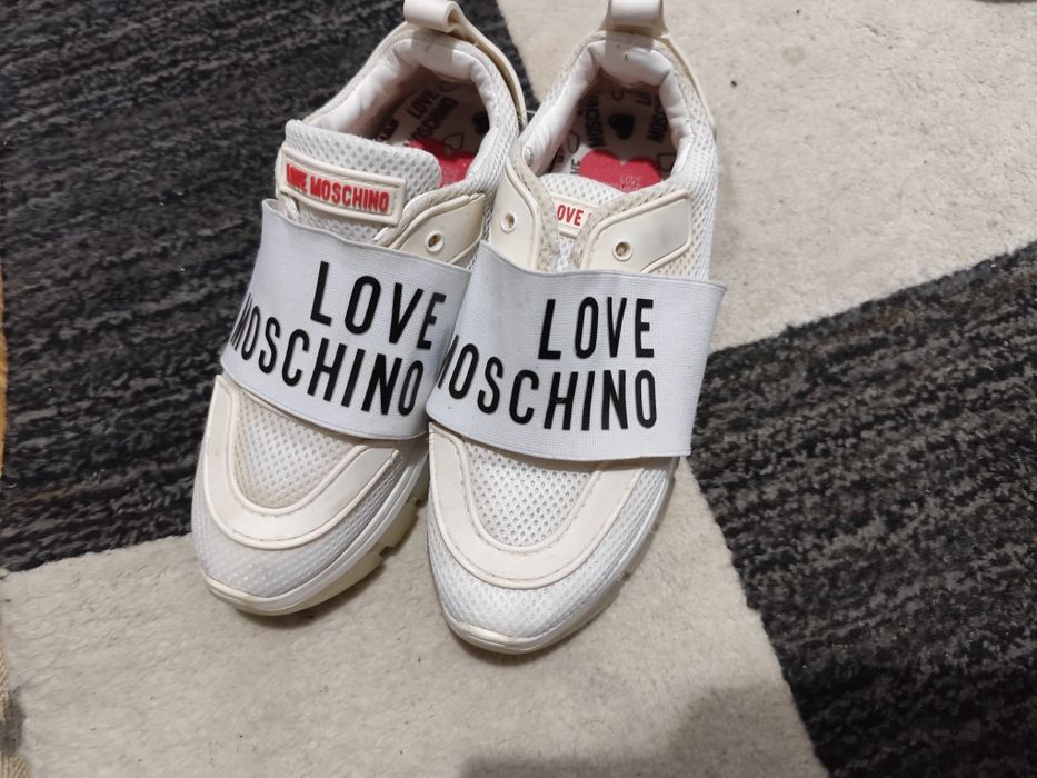 Adidasi moschino