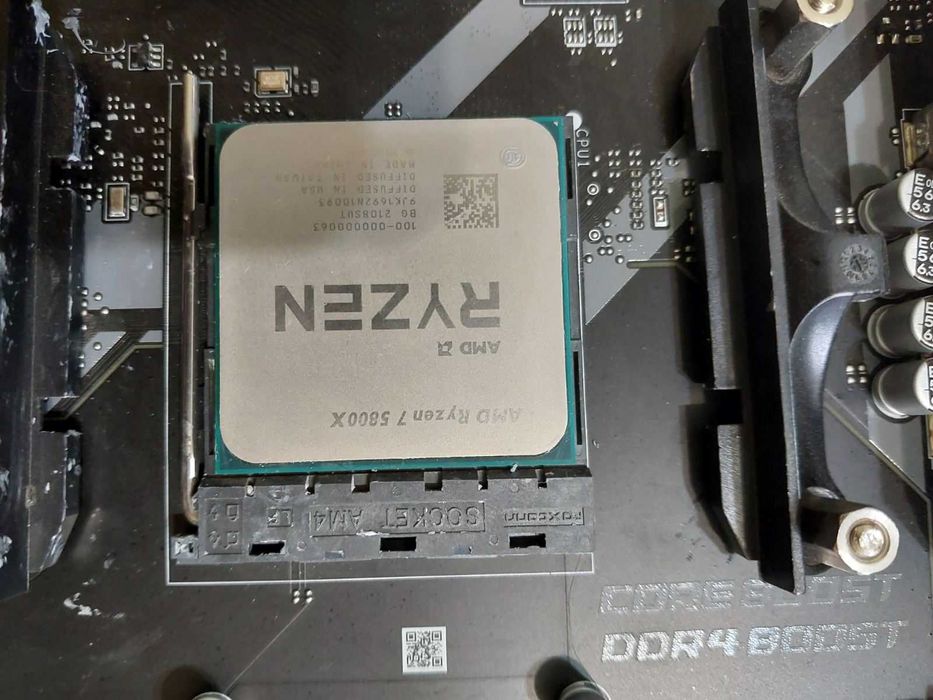 AMD Ryzen 7 5800X + MSI B550 Tomahawk