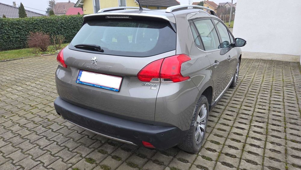 Peugeot 2008 din 2015, 1.2 CV Aut., 82.000 km, cu padele la volan