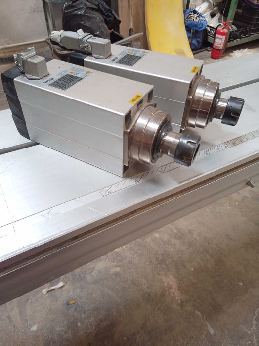 Motor CNC  Perfect pentru gravura, debitare/frezare lemn, piatra, metale