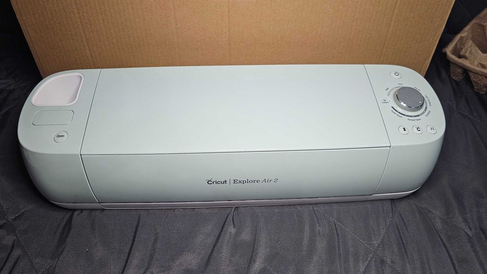 Cricut Explore Air™ 2 - Folosit o singură dată, accesorii sigilate