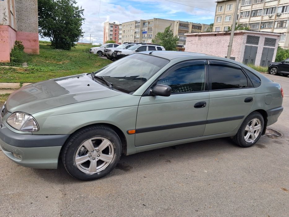 Надежный японей Авенсис