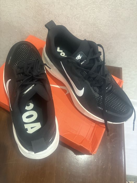 Кроссовки Nike Vomero 18
