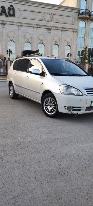 Toyota avensis verso